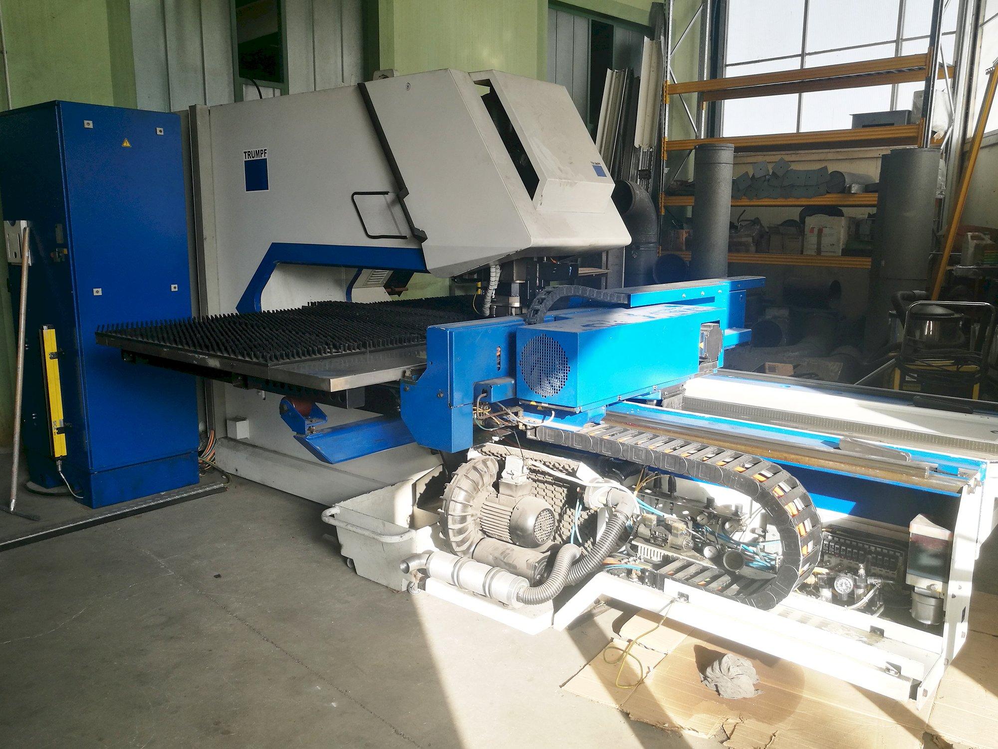 Left view of Trumpf Trumatic 2000R Machine