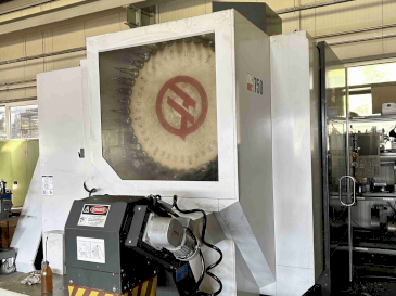 Front view of HAAS UMC-750  machine