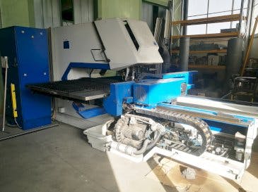 Left view of Trumpf Trumatic 2000R Machine