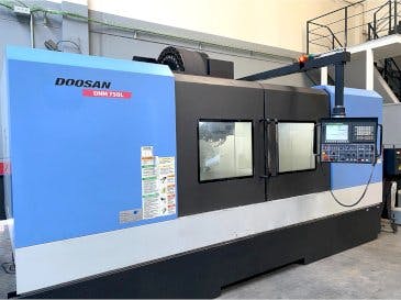 Front view of Doosan DNM705L  machine