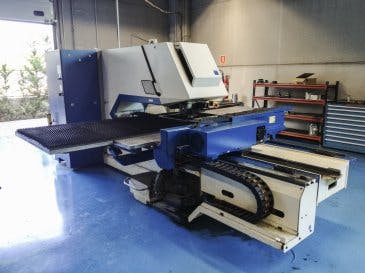 Left view of Trumpf Trumatic 2000 R Machine