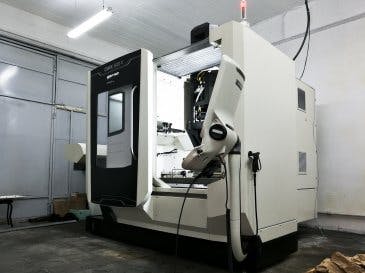 Right view of DMG MORI CMX 800 V machine