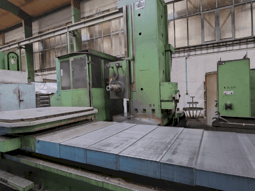 Front view of TOS WHN 13.8 CNC  machine